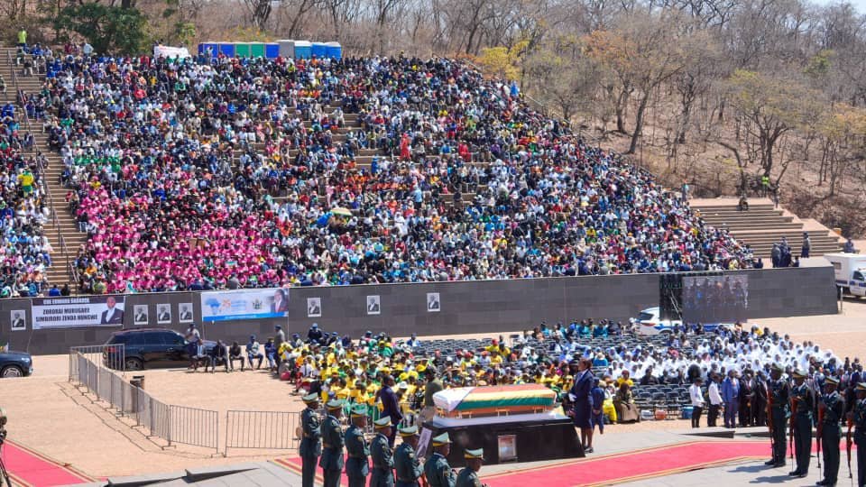 Moha_Zim's tweet photo. His Excellency, the President  of the Republic of Zimbabwe,Cde Dr E.D.Mnangagwa  today presided over the burial of  national hero, Cde Edward  Raradza.He described him as a deserving patriot who distinguished himself as a nationalist,agricultural visionary and spiritual leader. https://t.co/2V79lR8Px2