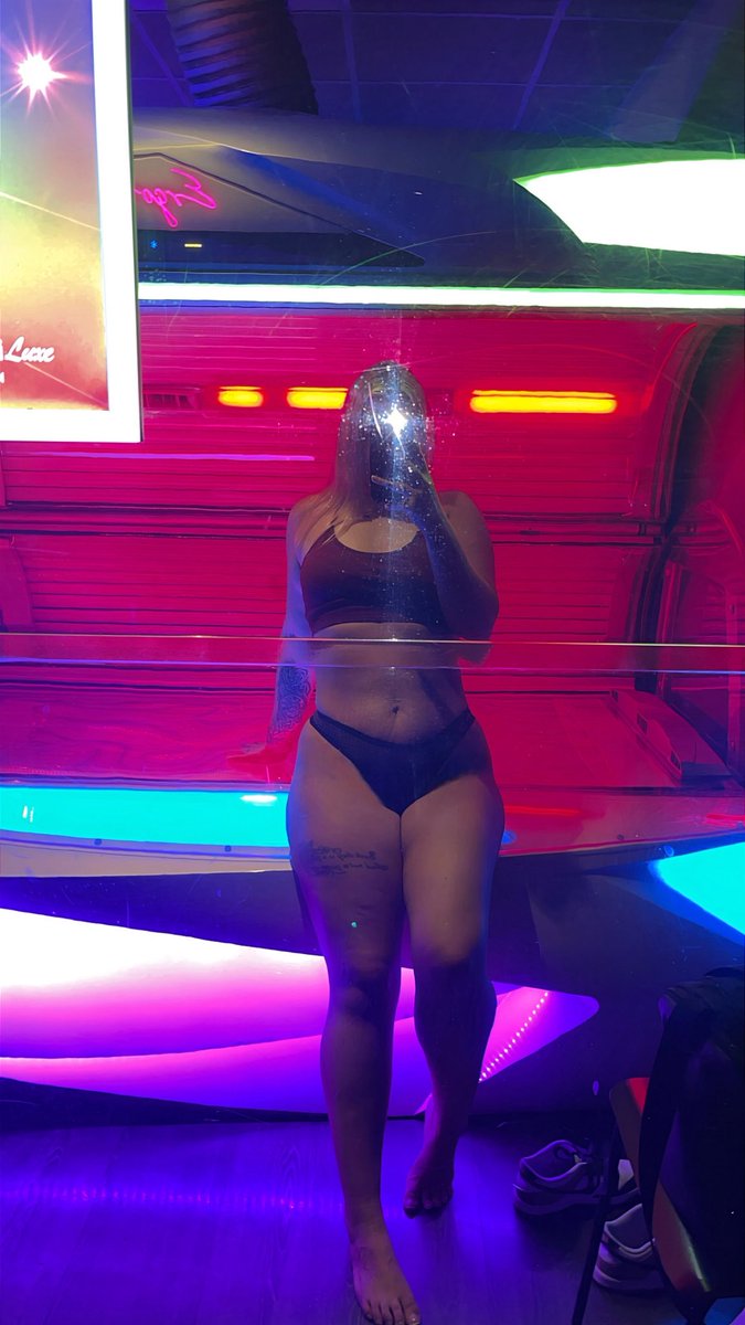 xIVYRAYE's tweet photo. Curvy or Skinny? 

#onlyfans #nsfwtwt #curvy https://t.co/U9ugYAqrhI