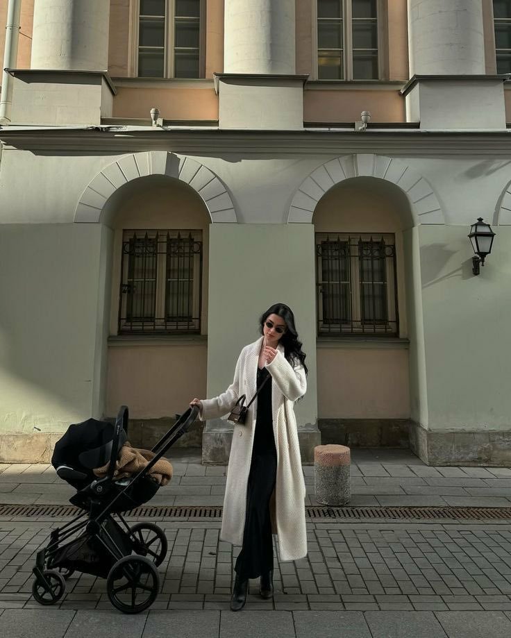 nyliava's tweet photo. future me cool &amp; elegant mom https://t.co/zhDl9LyfXm