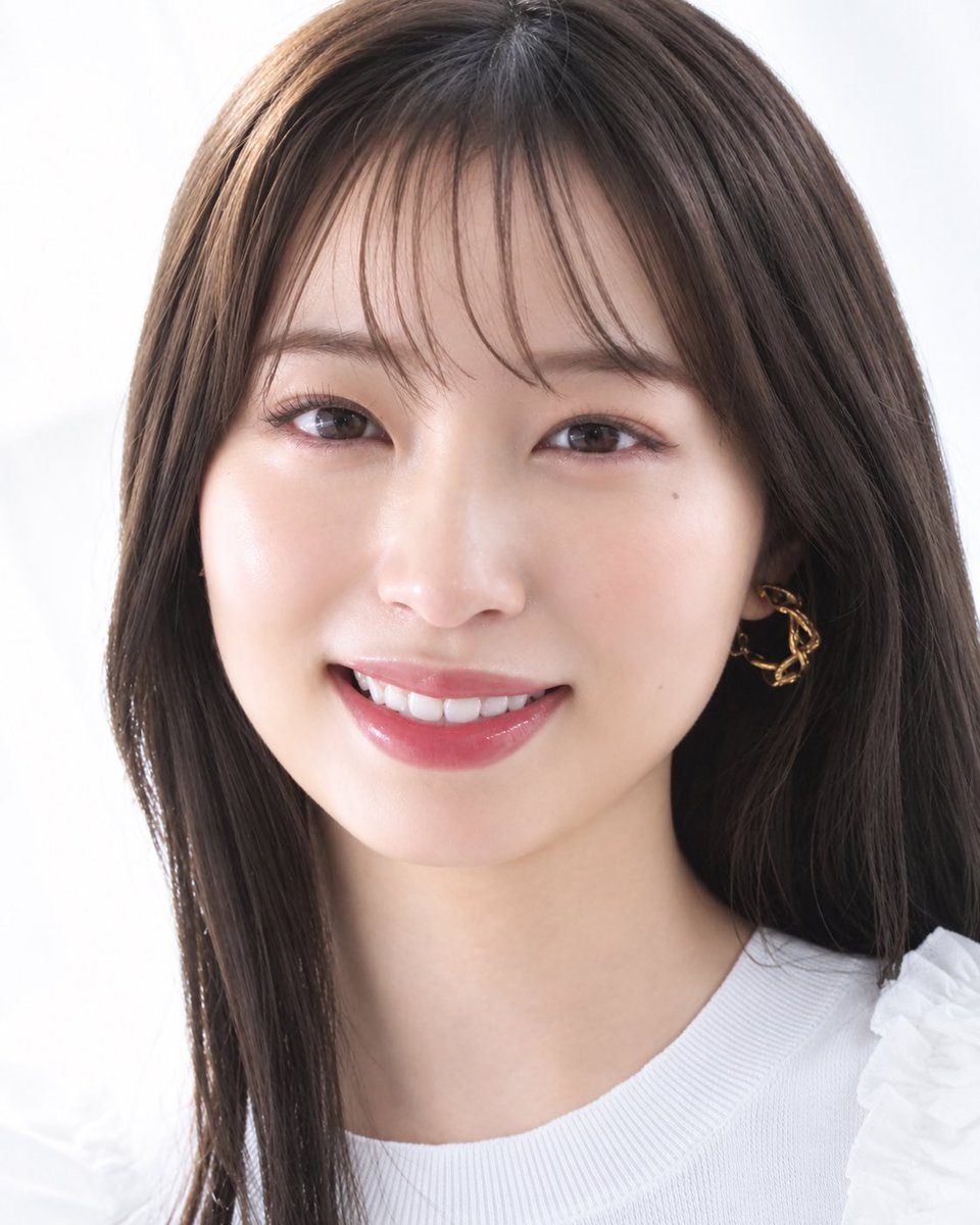 m1nseo_n's tweet photo. セントフォース顔しかり、女子アナ系統の素材で勝負してる美女ほんま強い
メイクで作らず、元の顔立ちを活かして垢抜けることが大事💫

THEすっぴん美人に見えるアイテム🔽 https://t.co/EaMo6SPQQW