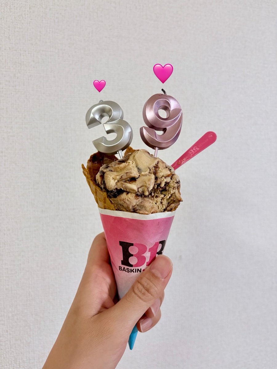 nozomi97's tweet photo. 9月7日に誕生日を迎えました✌️
さんきゅー！今年も生き延びた！

なかなか外に向けた音楽活動はできていませんが、「もっと思うように歌えるようになりたい」と思わない日はないので、ちっとも衰えてませんよ😎
時間がかかっても新曲の配信も必ずしていきますので。とにもかくにも健康第一で生きるぞ〜 https://t.co/5mhpRqy8fG