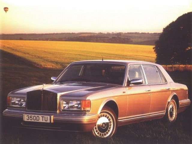 WavaShoffsmr's tweet photo. Meet the Rolls-Royce Silver Spirit Mark IV. Produced from 1995 to 1997, it combines elegant design with powerful engines. Regular maintenance is essential to preserve its luxurious character. https://t.co/K3WTpHoRGc