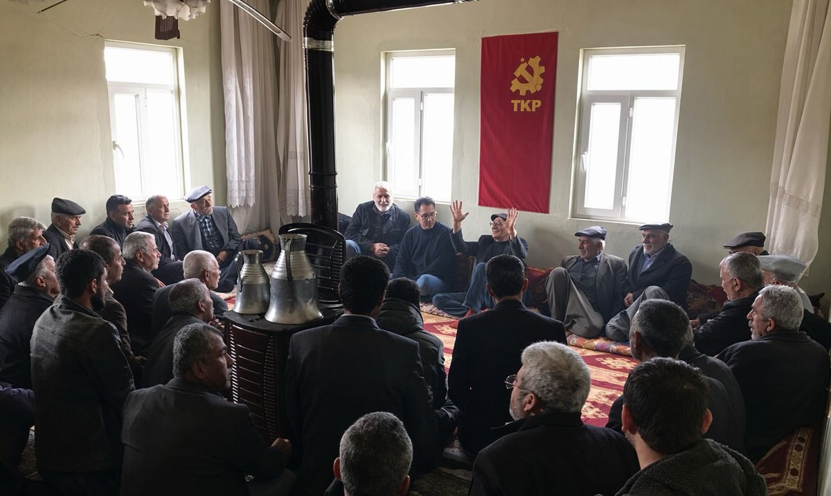 solkurdewari's tweet photo. Emekçilerin kurtuluşu, eşit ve özgür bir dünya için TKP'nin 106. yaşı kutlu olsun!

Ji bo rizgariya karkeran û cîhaneke wekhev û azad, 106 saliya TKP'yê pîroz be! https://t.co/Gu05VDkiEk