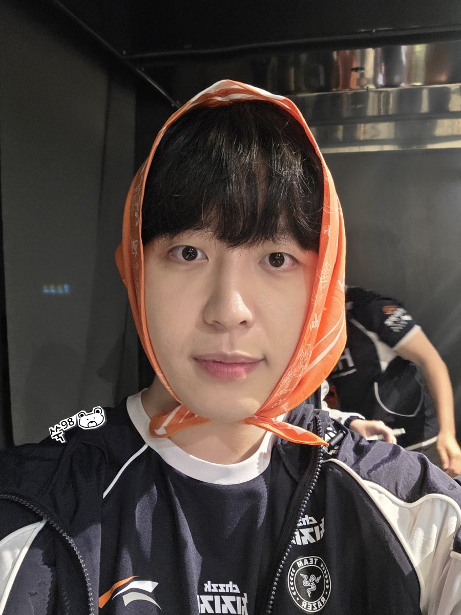 lmh020206's tweet photo. 주장님 다큐 속 팬미장면 원본입니당 👀🧡
#kanavi #hlewin https://t.co/vX5t0wTPfD