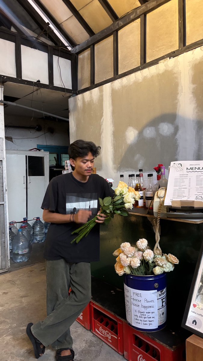 baypablo777's tweet photo. For free ya buat temen2 yang gapernah dibeliin bunga sama pacarmu yang kayak gapura terbengkalai itu

Cewe only bleh silahkan mampir n ngopi https://t.co/JlZpcuTNKf