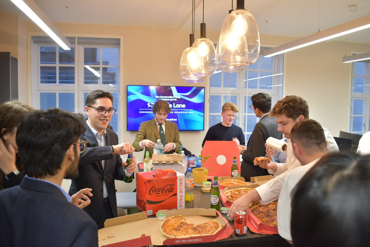 Young_Tories's tweet photo. New HQ, Who Dis? 👀

Last night YCs took over new CCHQ with @jackmrankin telling as many people as we could that annual party membership for under 30s is 50% off 👀

If you’re under 30, there’s never been a better time to join. 🫡 https://t.co/oDhovNF2wA