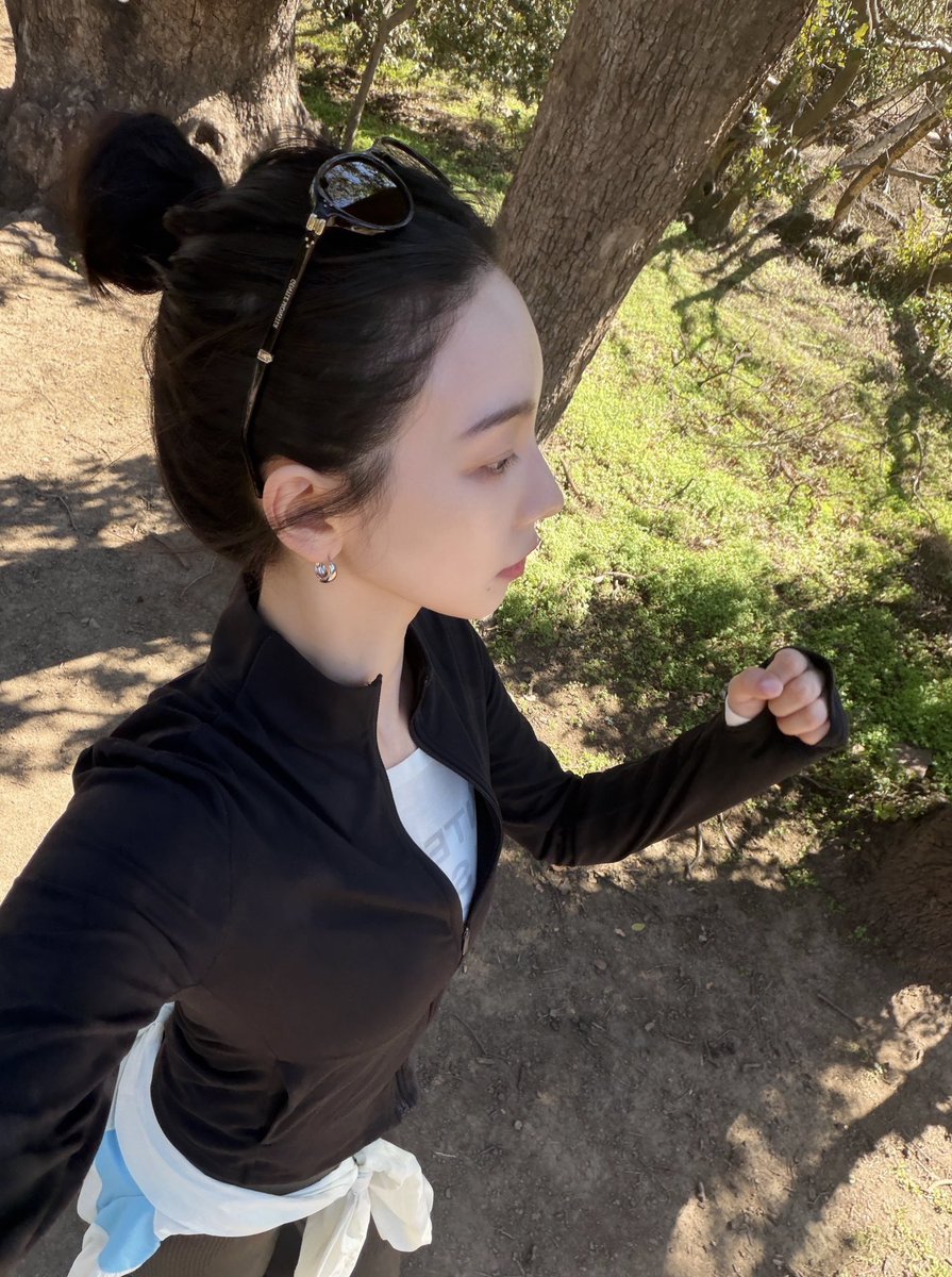 KAORlNA's tweet photo. squeezing in a little hiking adventure between our concerts in chile! aaaa canβt even explain how happy this made me! π₯Ή the sky was SUPER bright &&& sunny, but the air was still sooo breezy! π all the tiredness was totally #worth_itβοΈi really hope i can come back someday. β₯οΈ https://t.co/MfzSJ9rDTd
