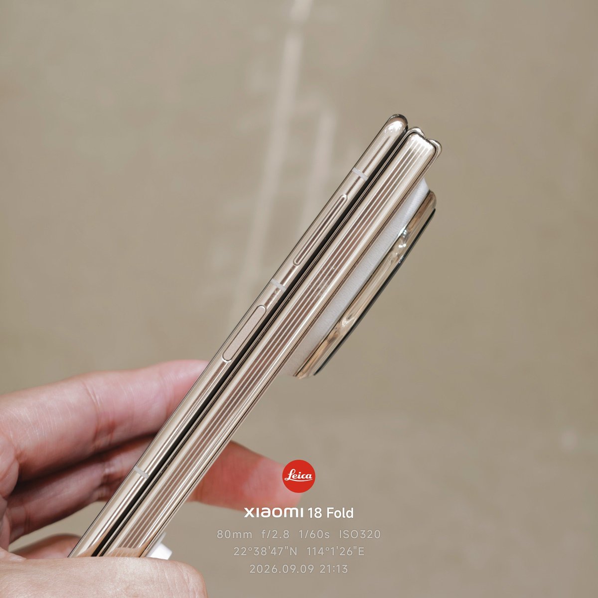 feni_book's tweet photo. Hands-on with the Huawei Mate XT2 tri-fold. Straight to the conclusions:

The display is better than the Samsung Galaxy Z TriFold.
Privacy mode doesn’t reduce the screen resolution, which is better than the Galaxy S26 Ultra.
The folding/unfolding feel isn’t as good as the Galaxy Z TriFold. The hinge is way too tight, making it pretty hard to unfold.
The Kirin 9050 Pro definitely isn’t as powerful as Samsung’s chipset, but that doesn’t necessarily mean the Mate XT2 feels any less smooth in everyday use.
The cameras are better than the Galaxy Z TriFold.
The Mate XT2 also feels more premium in the hand than the Galaxy Z TriFold.
Huawei even lets you use just the left half of the screen when the phone is partially folded. So technically, it really does have “one more screen” than the Galaxy Z TriFold. 😂