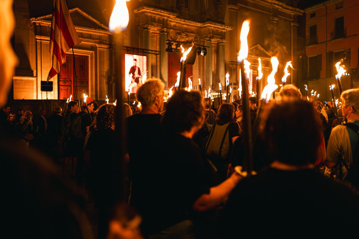OmniumOsona's tweet photo. Avui tenim una cita amb la història.

Benvinguts i benvingudes a la 24a Marxa dels Vigatans!

Consulta punts d'inici i repartiment de columnes i municipis a https://t.co/fzWCZEkxK1 https://t.co/p2zzXm5CVR