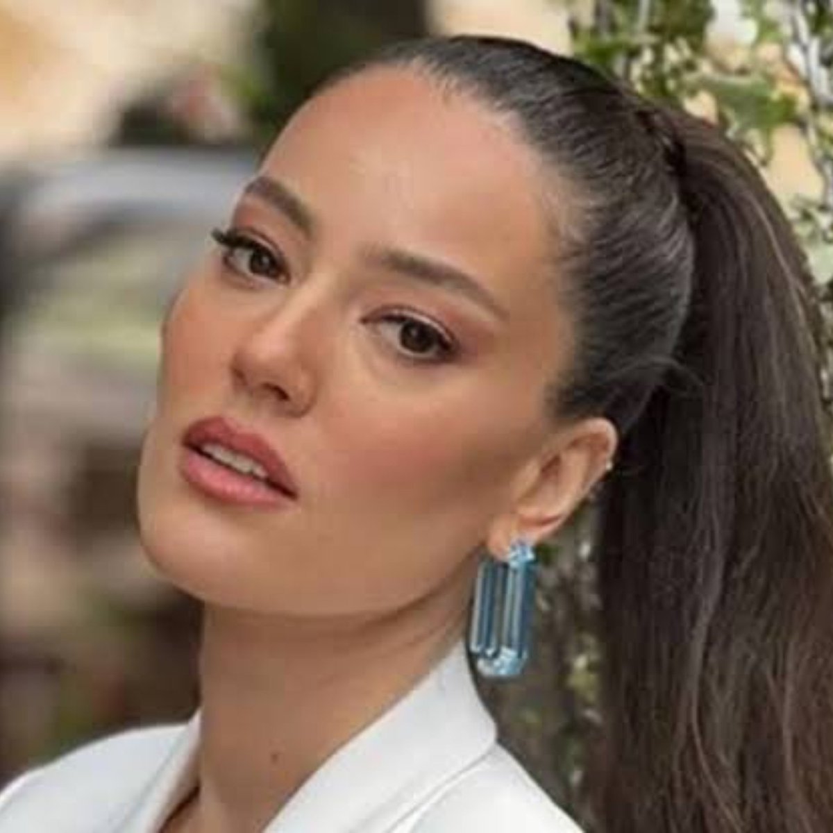 gagahaberyeni's tweet photo. Pelin Akil, çocukluk aşkı hakkında konuştu:

"Küçükken günlüğüme 'Umarım bir gün Anıl'la evlenirim' yazmışım. Gerçekten Anıl'la evlendim ama başka bir Anıl.

Sözlerimize çok dikkat etmemiz gerekiyor. Hayat aslında istediğimi verdi." https://t.co/wFKZMF65eL