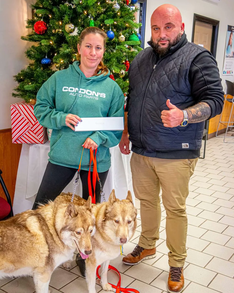 AzaleeSollkxyg's tweet photo. Jennifer needed more room for the puppies, so Chris helped her find a perfect pre-owned Ford F-150. She also got a fun Apple Watch! Enjoy your next adventures, Jennifer and pups—thanks for choosing Buchanan Kia! https://t.co/oV8EAdiDBr