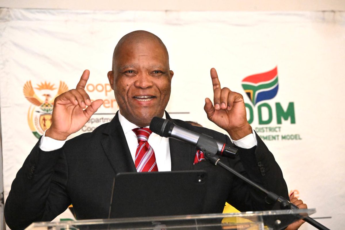 NationalCoGTA's tweet photo. #HappeningToday
📌 Rustenburg, North West | Deputy Minister Dr Namane Dickson Masemola is engaging Community Work Programme participants in Bojanala District Municipality.
#CWP #EveryMunicipalityMustWork https://t.co/YxO7XmwPGb