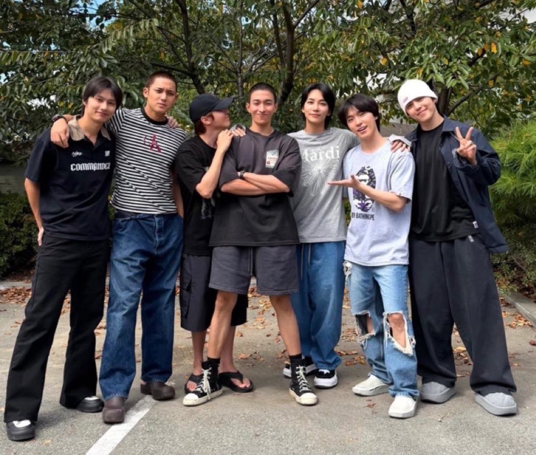 ho5hi_yoonj's tweet photo. ละพี่ทหารเก่าคนนั้นออกจากกรมมาจนมาส่งน้องเข้ากรมได้ละอะ 🥺 https://t.co/cs0DWBb8t4