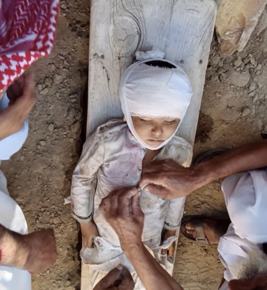 spokesbsoazad's tweet photo. Once again occupying Pakistani security forces fired mortar shells on civilians in Kardgap area of Mastung and martyred four civilians including children. 
The children of occupied Balochistan are continuously being victims of Pakistani military barbarism.
#StopBalochGenocide https://t.co/mpLg33bPgo