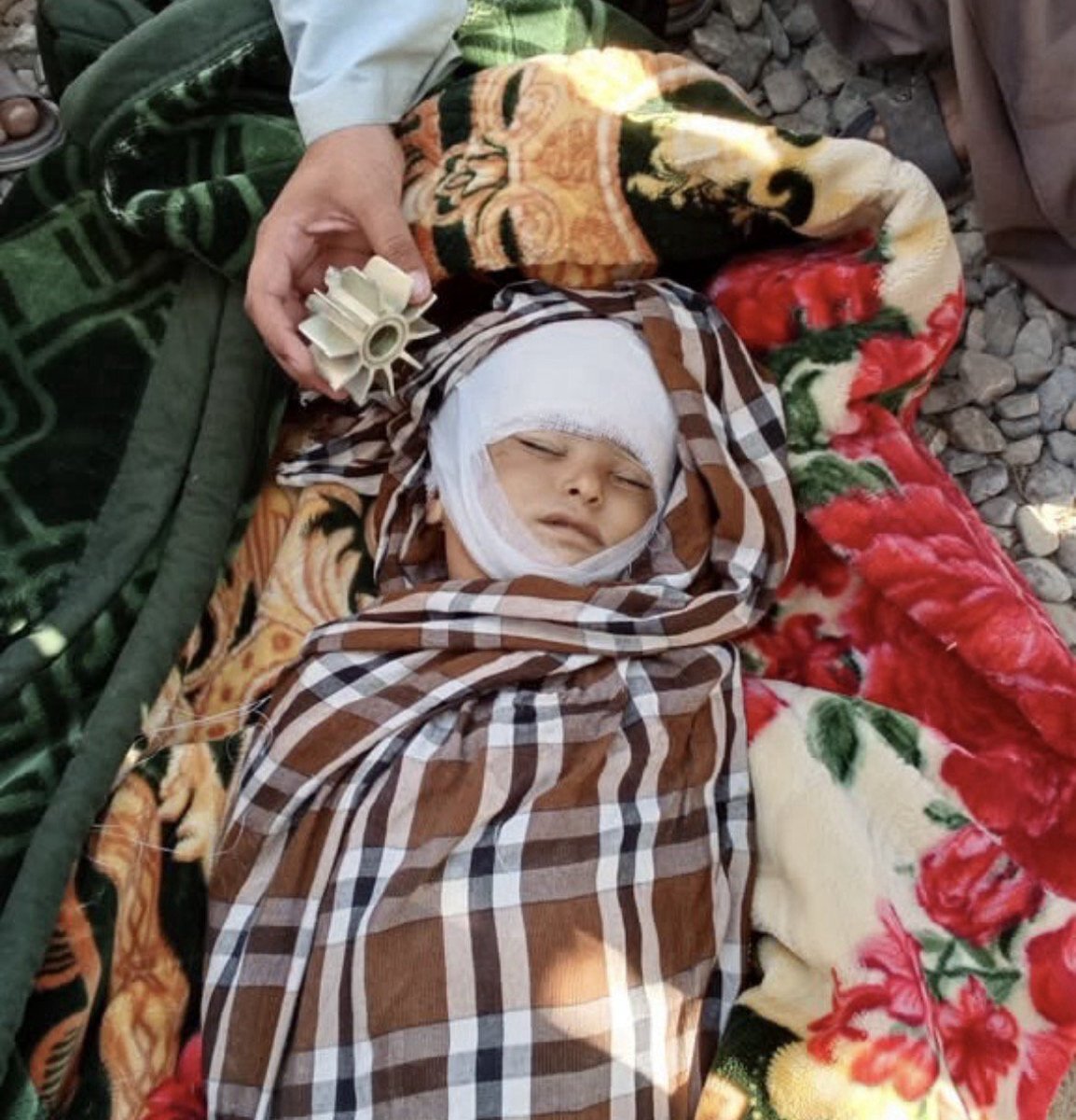 spokesbsoazad's tweet photo. Once again occupying Pakistani security forces fired mortar shells on civilians in Kardgap area of Mastung and martyred four civilians including children. 
The children of occupied Balochistan are continuously being victims of Pakistani military barbarism.
#StopBalochGenocide https://t.co/mpLg33bPgo