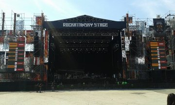 AcostaMzk's tweet photo. El 10 de septiembre de 2016, 10 años atrás, se realizaba la 1era edición de @MaximusFestArg en #BuenosAires 🇦🇷 donde se presentaron @RSprachrohr ,@Disturbed @hellyeahband ,@marilynmanson ,@Halestorm ,@BlkStoneCherry ,@Shinedown ,@bfmvofficial y @hollywoodundead .

📸 @AcostaMzk https://t.co/n2hS5NFiwk
