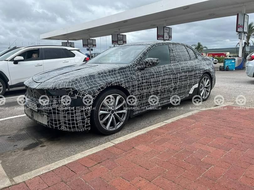 HaydenAsbe9l's tweet photo. New Class spotted! i3 or 3 Series? https://t.co/ggrW3Zusie
