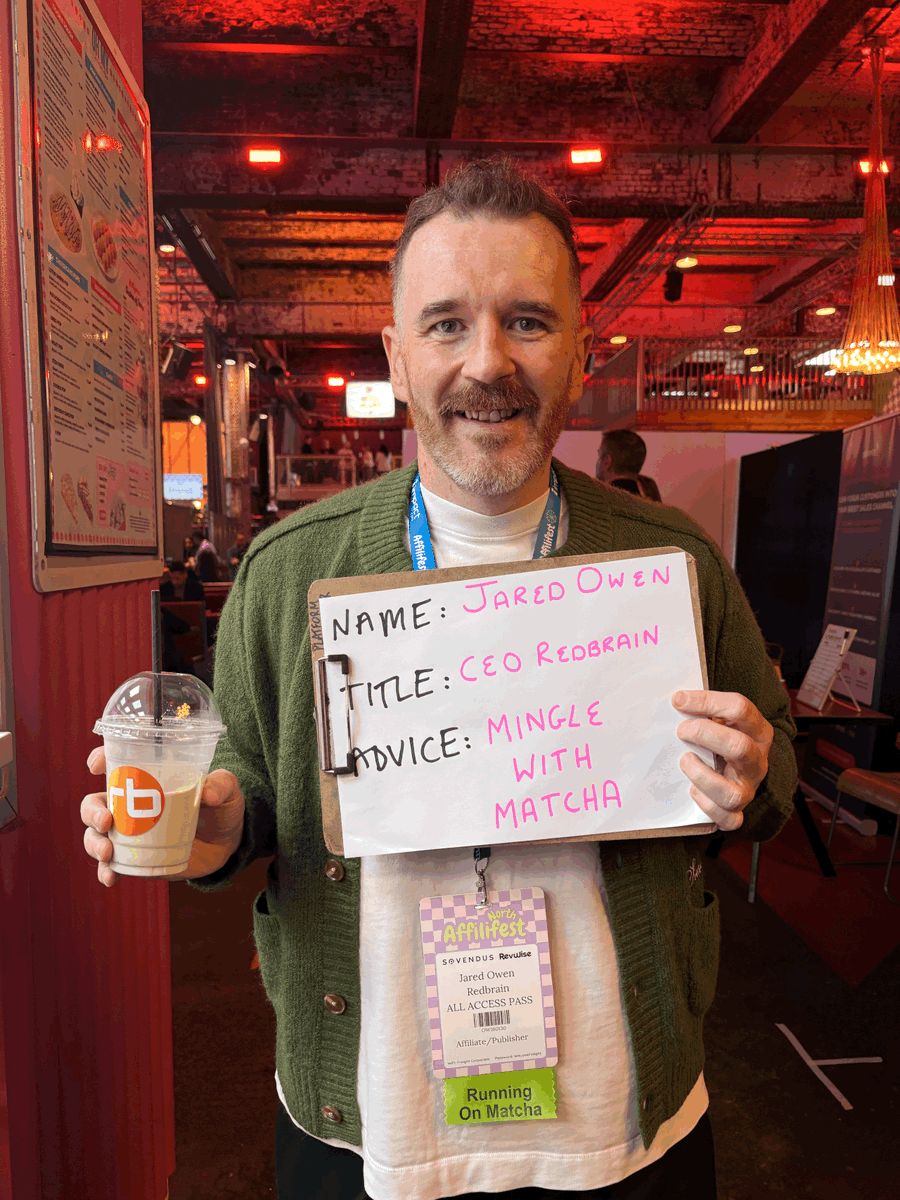 RedbrainGlobal's tweet photo. What's a matcha with you? If you're at #AffilifestNorth today, there's free matcha waiting at our stand, along with our team looking forward to meeting you. Jared's hot take on networking advice: "Mingle with matcha!" 🍵 Swing by and grab a green fix 💚 https://t.co/3EgxapcLYQ