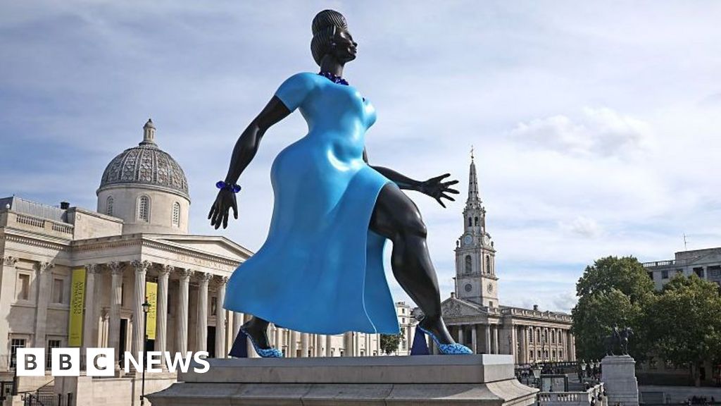 BBCLondonNews's tweet photo. 'Everywoman' statue unveiled in Trafalgar Square ➡️ https://t.co/hSoqZ0vZNw https://t.co/N3YSc95NoO