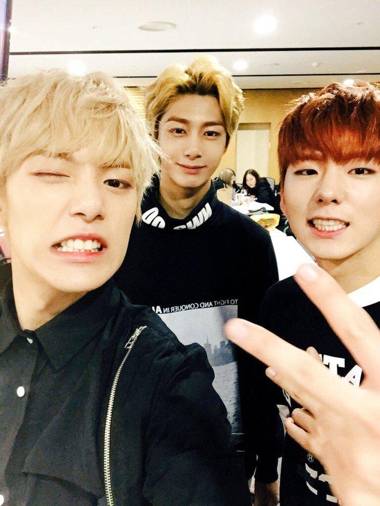 FROMHW2's tweet photo. 짭구삼 셀카 참 좋죠 https://t.co/9OzdqEFBdY