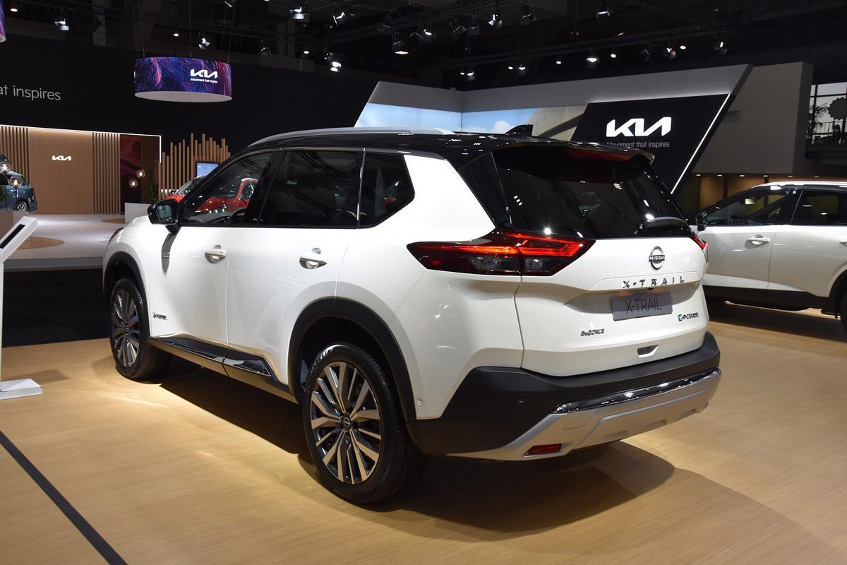 FredericTeqzlp's tweet photo. European premiere for Nissan’s new X-Trail, equipped with e-POWER hybrid technology. https://t.co/p0OeABEK4J