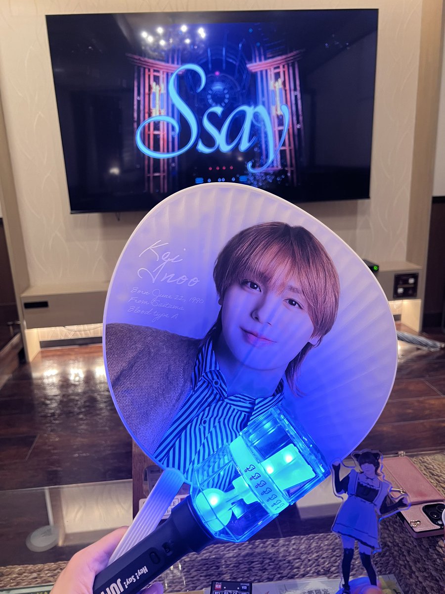 1207mm's tweet photo. えっせい上映会した！ﾄｯﾓはうちわもペンラもアクスタも持ってこなかった！なんでや！それからポムりに行った！野生の有岡担いたらレシート押し付けたかったけど出会えなかった！！！お代は結構要りませんから！ってしたかった！ https://t.co/W4jHJhMNdG