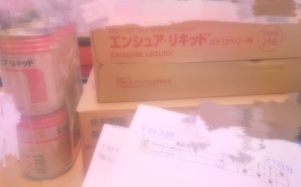 ES_ningen's tweet photo. 右側のダンボール2箱が後日郵送で来るらしくてひっくり返るとこだった https://t.co/O7AkTTSUGA