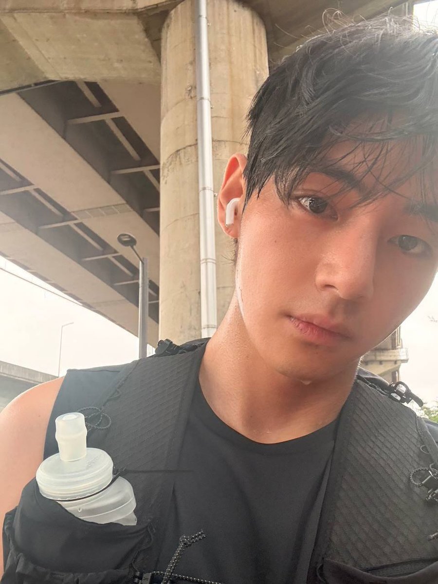 thvgaggedme's tweet photo. he was so hot for posting these sweat dripping bareface pics of  himself on ig like not everyone has the face card to pull this off.. https://t.co/8Y3VIr88QJ