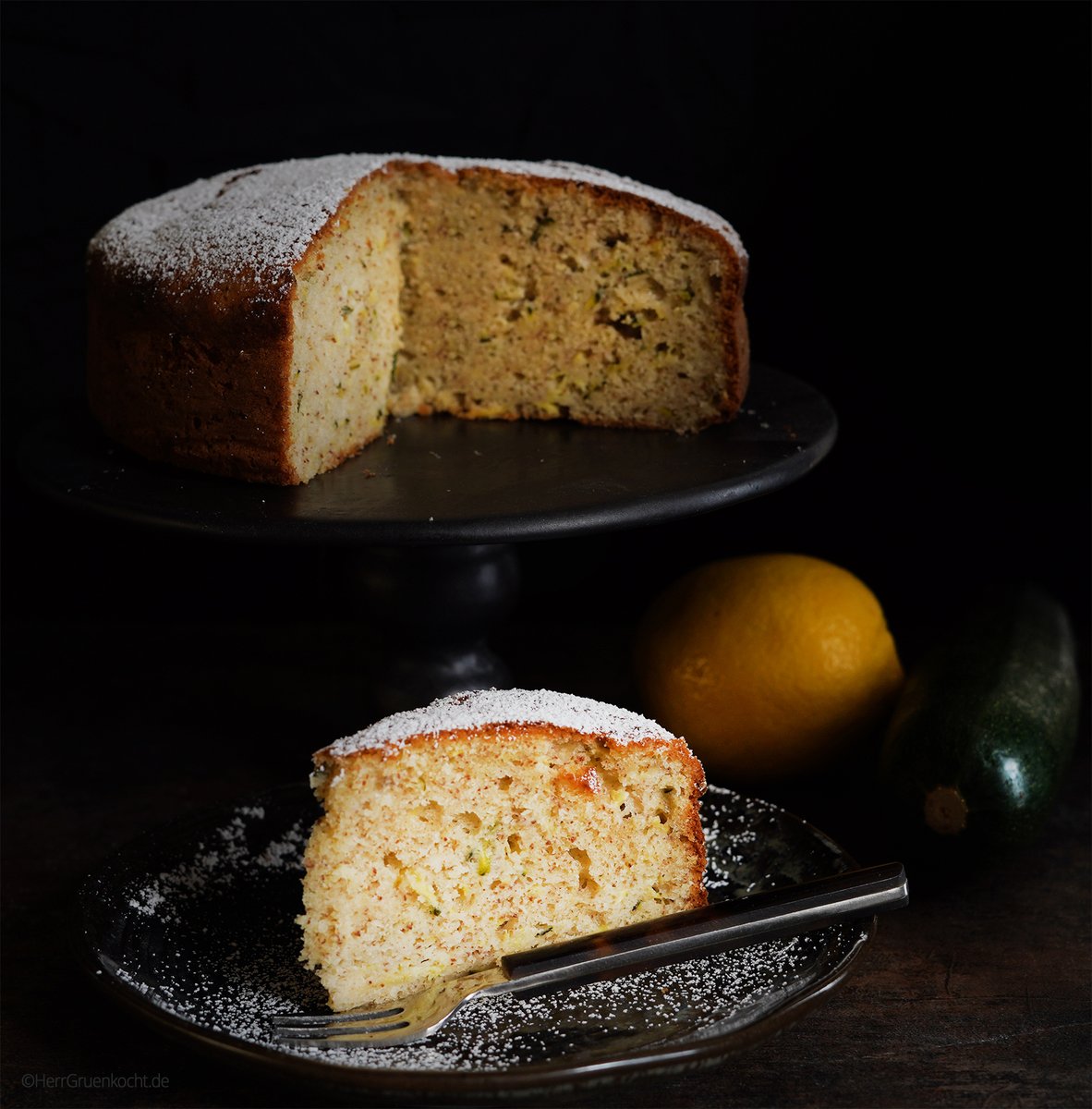 HerrGruenkocht's tweet photo. JETZT mit Rezept: Zitronen-Mandelkuchen mit Zucchini
Zitronig. Saftig.

https://t.co/d96bRMQZ7p

#Kuchen #Zucchini #Zitrone #Mandeln #backen #Herrgruenkocht https://t.co/IJibK88jXi