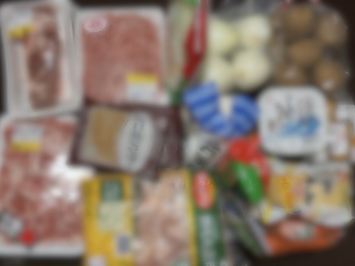 DugongChef's tweet photo. 稼いだお金、全部好きなことに注ぎ込んじゃった

ジュゴン飯の献立　　total 100人前
・肉じゃが
・トロトロ角煮
・キーマカレー
・唐揚げ&amp;ポテト
・ローストビーフ
・オムライス
・チーズリゾット　　etc

これでみんなに美味いもん食わせられるぞ
これだから、Xでマネタイズはやめられない https://t.co/3OFqKGCMir