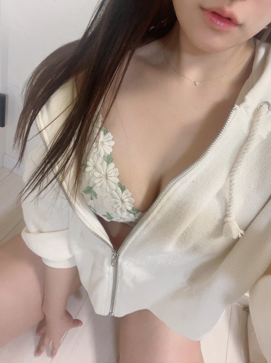 share_risa's tweet photo. 遊んでくれなきゃ拗ねちゃうぞ💭

#レズビアンさんと繋がりたい
#セクマイさんと繋がりたい
#LGBTQさんと繋がりたい
#レズセ https://t.co/3UprP28q8D
