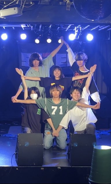 RADSEVEN7's tweet photo. 9/10

満月、弾き語り中

はやと(Formula)
よるね(ミッドナイトシープ)
直井　虹(ヤサシクアレ)
Ken(Marching Fur Seals)

ご出演ありがとうございました！ https://t.co/tZQOK2cRaC