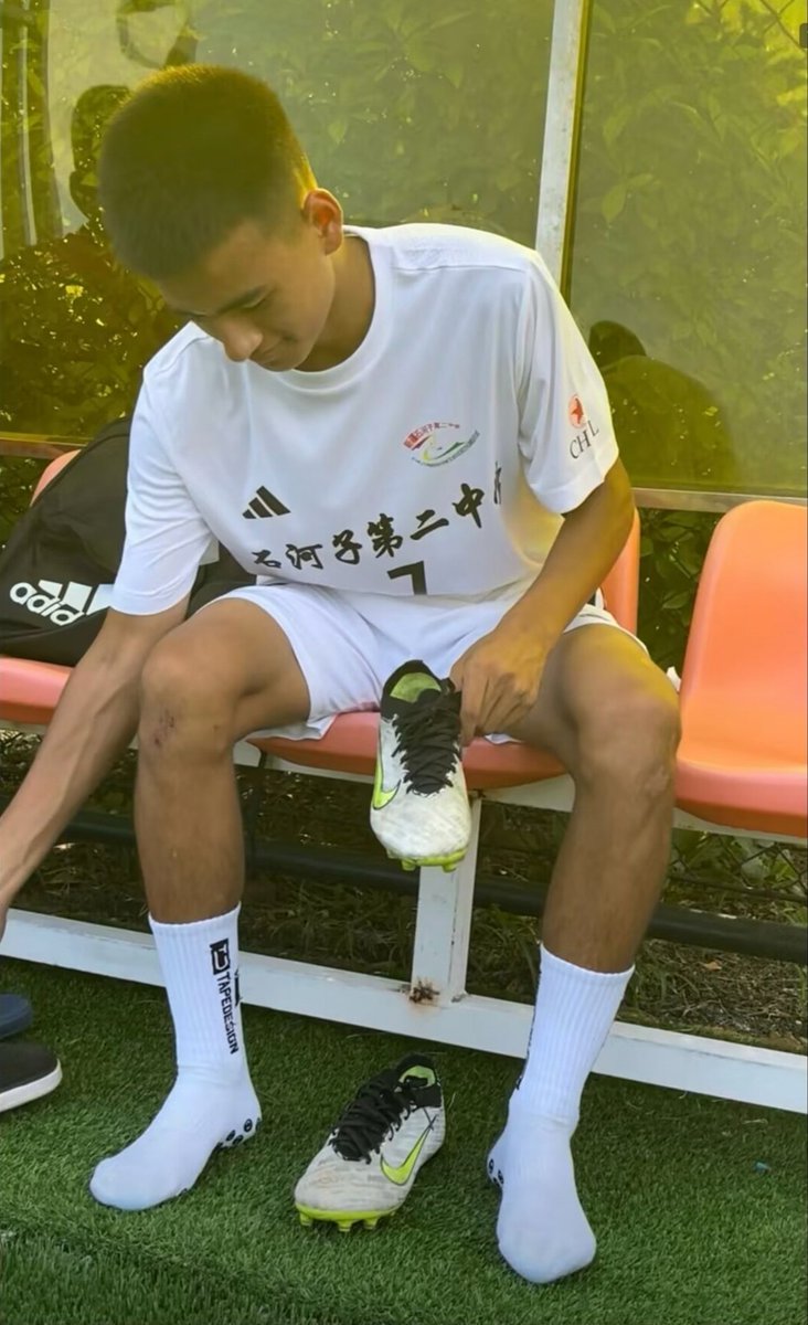 PartdeepJ68258's tweet photo. 原创 新疆石河子二中足球小将 第一弹
新疆血统十足的钻石男高搭配硕大的龟头和硬挺的茎杆让人无比痴迷 趁同学不在偷偷在宿舍拍下无限好风光让我欣赏 最后喷涌数股精液在腹肌上... 完整版6分11秒
#粗屌 #肌肉 #男高 #射精 https://t.co/6CZyPvyewO