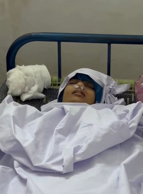 PakistaniArabic's tweet photo. 🔴 مقتل مسيحية تبلغ من العمر 21 عامًا في راولبندي

بحسب التقارير، قُتلت صبا محبوب، وهي شابة مسيحية تبلغ من العمر 21 عامًا، بالرصاص داخل منزلها في منطقة دهوك رَتّه بمدينة راولبندي.

ووفقًا لعائلتها، حاول أحد جيرانها إقامة علاقة غير مشروعة معها، لكنها رفضت طلبه. ۲/۱ https://t.co/BMfHhPCBFv