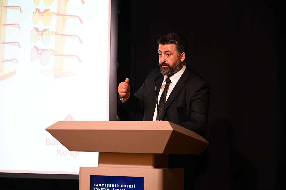 EnverYucel's tweet photo. Güçlü değerlerimizle ortak geleceğimizi inşa etmek ve eğitime yön verecek dönüşen liderliği konuşmak üzere Bahçeşehir Koleji Yönetim Zirvesi'nde, yöneticilerimiz ve okul müdürlerimizle bir araya geldik. Dünyanın hızla değiştiği bu çağda, nesillerimizi yarınlara hazırlama kararlılığıyla yeni eğitim-öğretim yılına hazırız. Tüm Bahçeşehir Koleji ailemize başarılı, verimli ve ilham dolu bir yıl diliyorum.