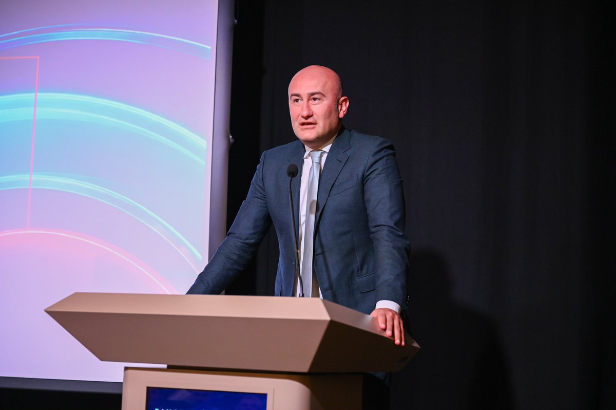 EnverYucel's tweet photo. Güçlü değerlerimizle ortak geleceğimizi inşa etmek ve eğitime yön verecek dönüşen liderliği konuşmak üzere Bahçeşehir Koleji Yönetim Zirvesi'nde, yöneticilerimiz ve okul müdürlerimizle bir araya geldik. Dünyanın hızla değiştiği bu çağda, nesillerimizi yarınlara hazırlama kararlılığıyla yeni eğitim-öğretim yılına hazırız. Tüm Bahçeşehir Koleji ailemize başarılı, verimli ve ilham dolu bir yıl diliyorum.