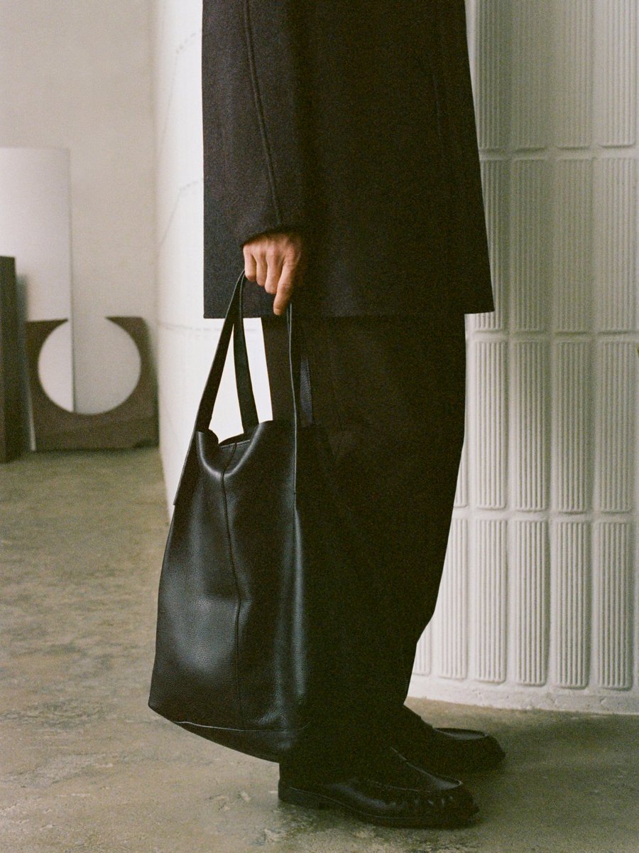 massimodutti's tweet photo. Raw Side | Character emerges through what feels natural and unforced. Tailoring, knitwear and leather follow the same instinct.​
​
More at https://t.co/6550OaNbRd

#MassimoDutti #NewInDutti https://t.co/66nb242KRb