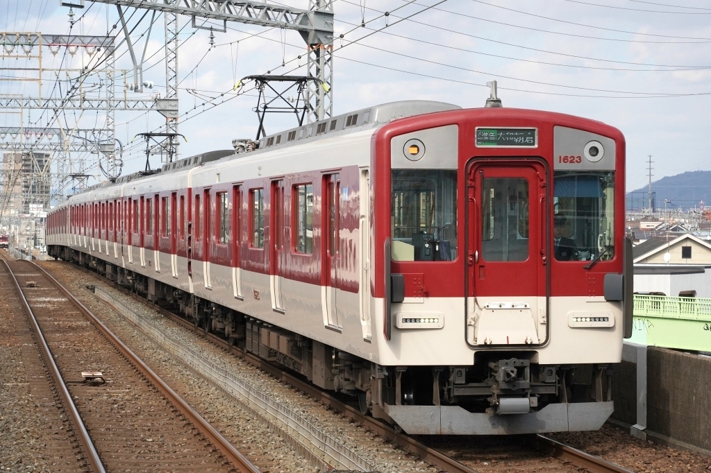OsakaSubwaycom's tweet photo. 【近鉄】リニューアル車のライト位置は何故変わったのか｜鉄道プレス
https://t.co/awJIW4Xpvt

最近
←これが
→こうなってますが

この理由について、ちらっと語られている文献があったのでご紹介します