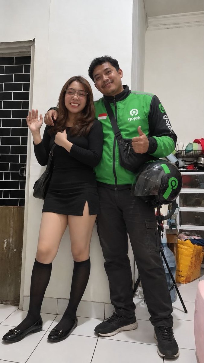 erupshi's tweet photo. Phoebe aktif banget sama ojol
https://t.co/pxxE63ZquD https://t.co/gCDkmOaUgh