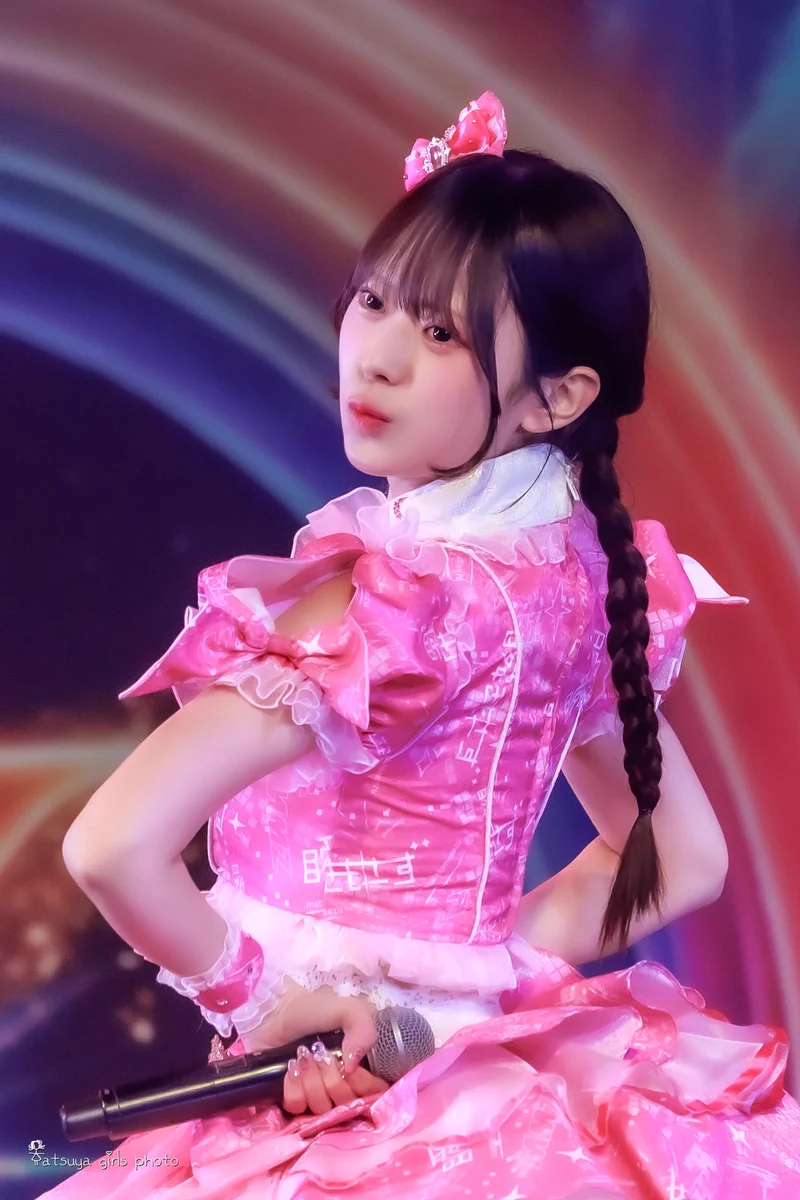 HR2_snEbAAA3pW3?format=webp&