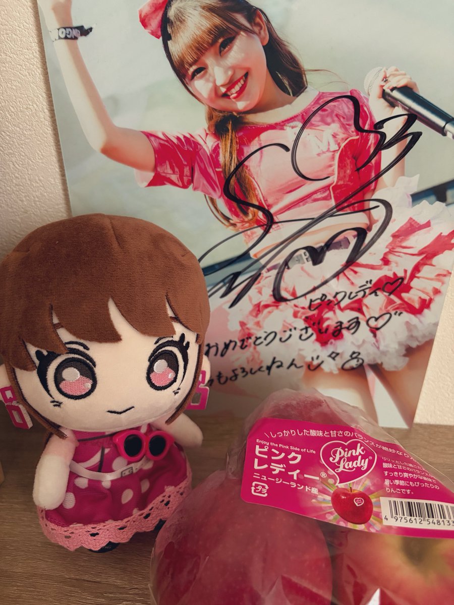 oaoj25's tweet photo. 久しぶりに店頭でピンクレディー出会えた🍎
そろそろ推しメンにあいたいな⊂( ᴖ ̫ᴖ )⊃
きらきらきいちゃんのお祝いもしたかったな⊂( ᴖ ̫ᴖ )⊃
関東住み2児母のオタ活はなかなかきちぃぜ…！‼️⊂( ᴖ ̫ᴖ )⊃涙
@PINKLADY_RM @KINSEI_RM https://t.co/fKmEhIKbwj