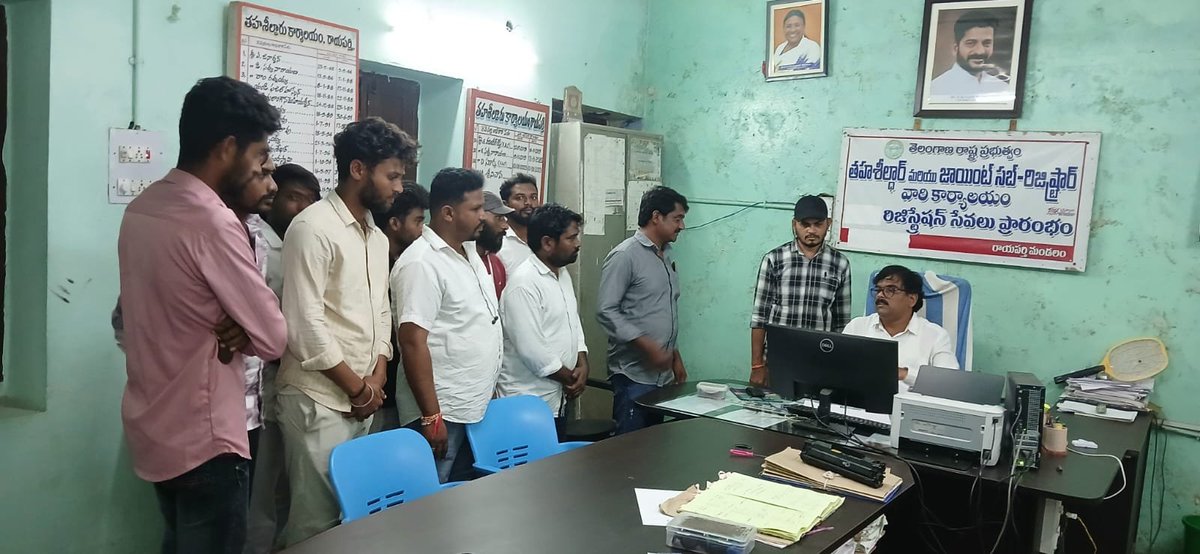 shorayaparthy's tweet photo. ఈరోజు  రాయపర్తి పోలీస్ స్టేషన్లో  పరిధిలో ఉన్న రాయపర్తి  SI  ముత్యం రాజేందర్, గారు డీజే సౌండ్ ఓనర్స్ కౌన్సిల్ లింగ్ ఇచ్చి MRO సార్ ముందు  బౌండోవర్ చేయడం జరిగింది, https://t.co/5uWIEcjJZy