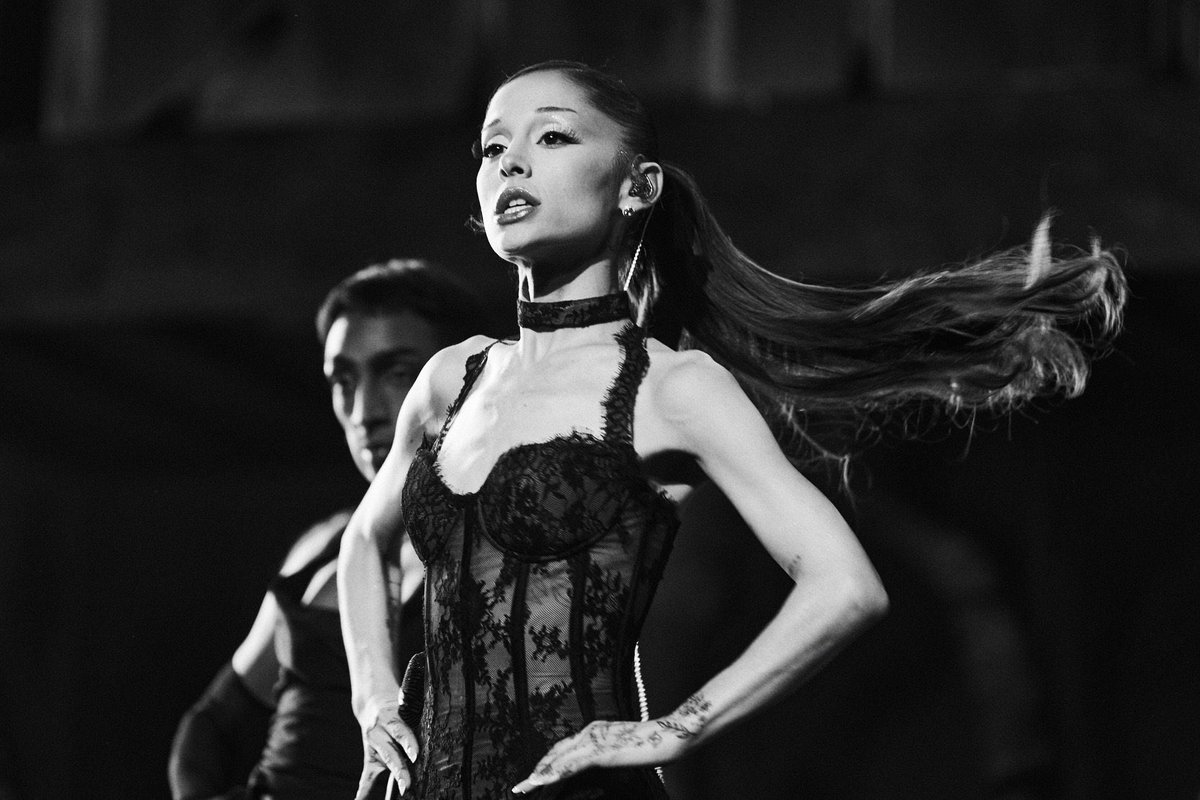 thearianahub's tweet photo. Ariana Grande is the female artist with the most songs charting on global Apple Music. 

#4. “hate that i made you love me” (=)
#26. “petal” (+1)
#36. “7 rings” (+5)
#49. “thank u, next” (+1)
#53. “Into You (+1)
#98. “no tears left to cry” (RE) https://t.co/oZa3zTar39