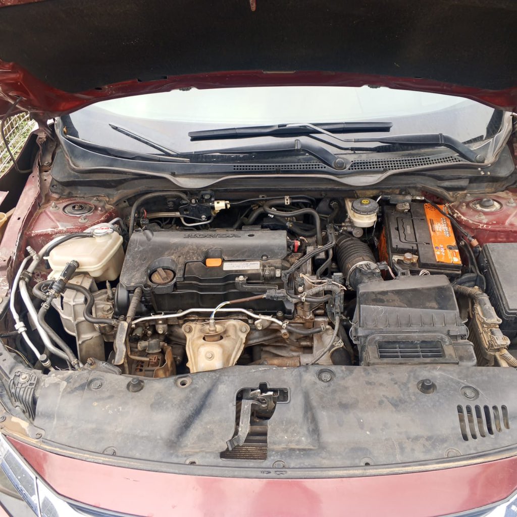 jojo_autos_ng's tweet photo. Distress Sale
Neatly Used Honda Civic 
Fullest Option 
2017 Model 
Keyless Entry 
Side and Reverse Camera 
Open Roof 
Reverse Camera 
Untouched System 
Original Custom Duty 
Going for 8 Million Naira 
Location  Abuja https://t.co/v86NphBG9L