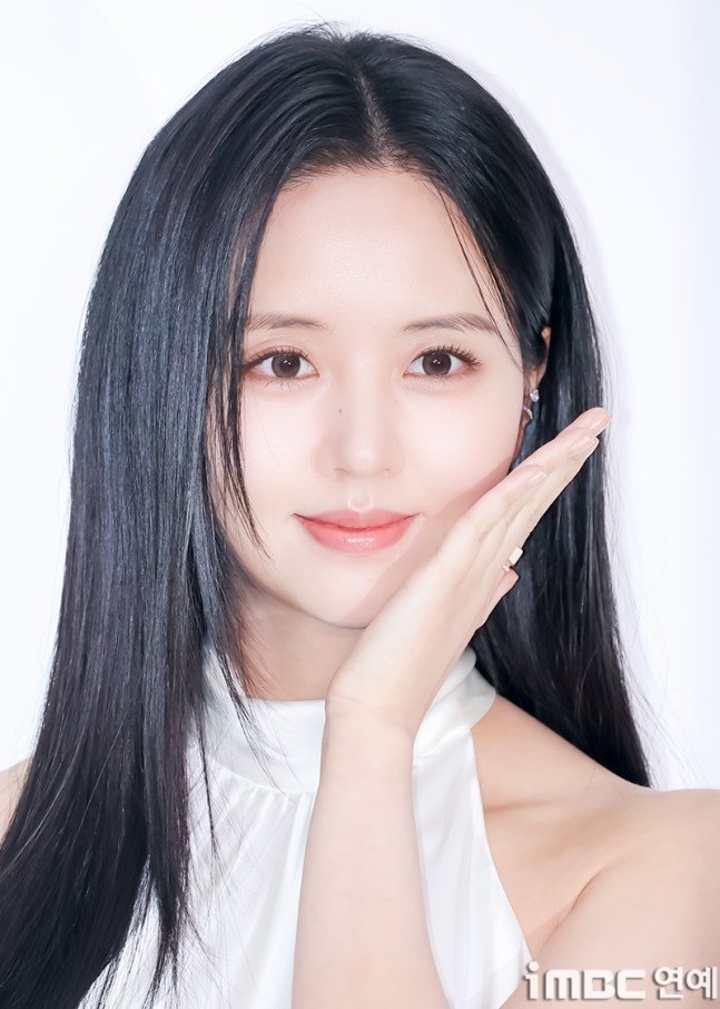 hallyuforums's tweet photo. #YimSiwan and #KimSoHyun turn heads with their stunning appearances at a recent event.

📸 : iMBC

#HallyuForums #Hallyu #Photocall https://t.co/qJzETR16PB