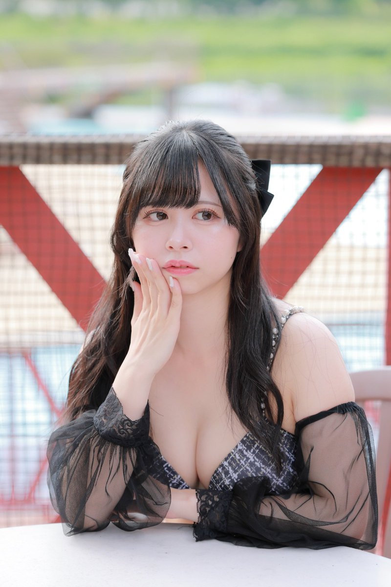 wataji_eos's tweet photo. 背景は暗い方が好みだけれどそんな都合の良い場所は少なかった記憶。
（キンマーの予習中）

#ポートレート
#近代麻雀水着祭2025 https://t.co/NTLZybqqnU