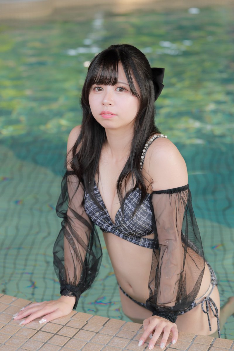 wataji_eos's tweet photo. 背景は暗い方が好みだけれどそんな都合の良い場所は少なかった記憶。
（キンマーの予習中）

#ポートレート
#近代麻雀水着祭2025 https://t.co/NTLZybqqnU