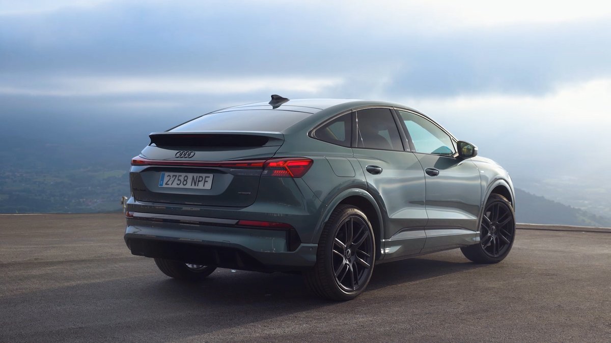 CCubicos's tweet photo. Este domingo en #CCubicos433, @FerGomezBlanco viajará a Asturias para conocer al nuevo @audispain Q4 e-tron 🇩🇪. El SUV eléctrico ⚡ alemán llega con un diseño mejorado y con una autonomía cercana a los 600 km 🔋.

A partir de las 9:45 en @antena3com 📺
@puntalproduc https://t.co/0uvlqpxMcb