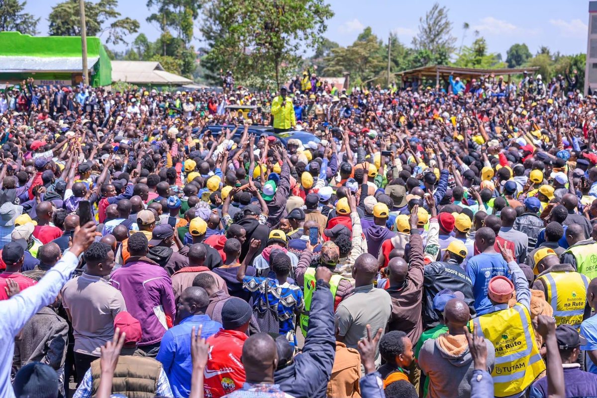 DrRonohpaul's tweet photo. Later,accompanied H.E. President Dr. @WilliamsRuto and fellow leaders in Bureti, Kericho County, for the launch of the Panda Polis Road, commissioning of the Kapkatet Modern Market, and inspection of Kapkatet Stadium.

The projects will improve connectivity, strengthen trade, and create better opportunities for farmers and businesses. Improved roads and markets will also facilitate the movement and marketing of tea, coffee, horticultural produce and other agricultural products, supporting better returns for farmers.
#BETAKILIMO #DeliveringThePlan
@HousingUrbanKE @BomaYangu_NRB @PSCharlesHinga @WahomeHon @_KithureKindiki