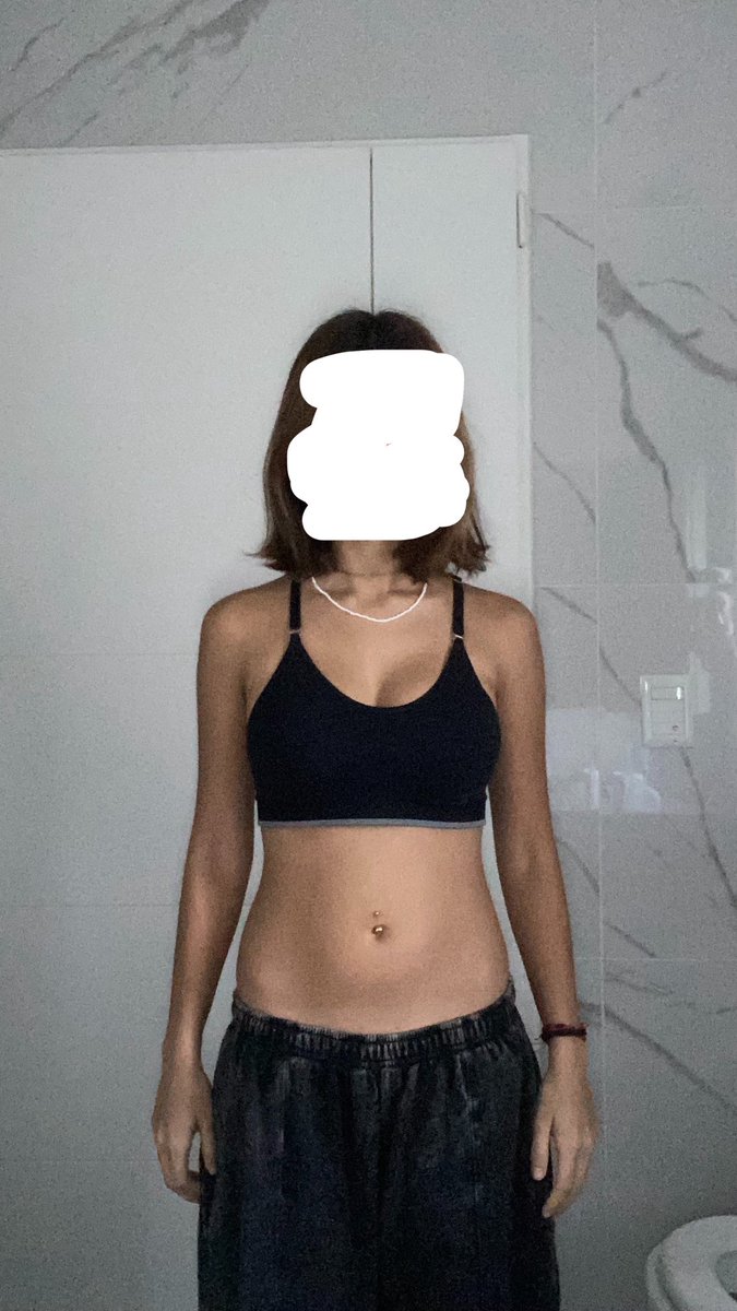 Zuzucreep's tweet photo. 49kg vs 43,2kg
Do yall see a difference from the front cause i only see from difference from the side lowk
Also my side profile looks so much better now
#bc #bodycheck https://t.co/Z81I2ghyUG